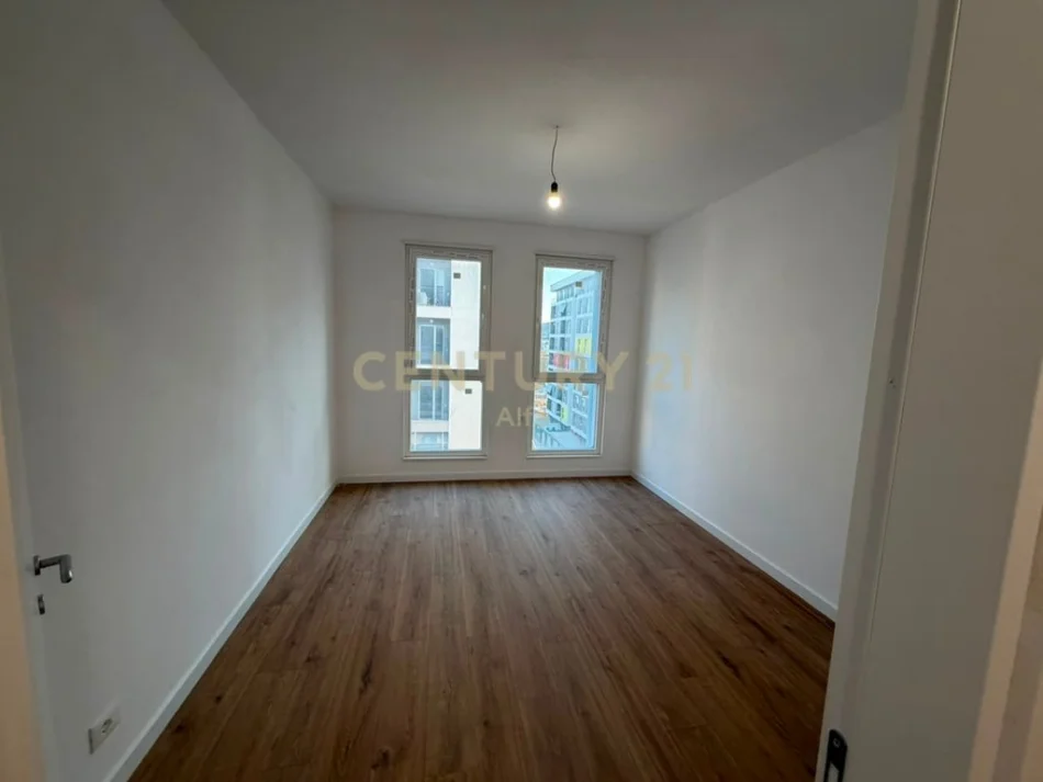 Tirane, jepet me qera apartament 3+1 Kati 5, 126 m² 500 € (QTU ALFA146491)