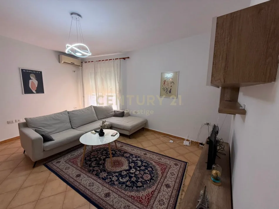 Tirane, jepet me qera apartament 1+1 Kati 1, 68 m² 600 € 