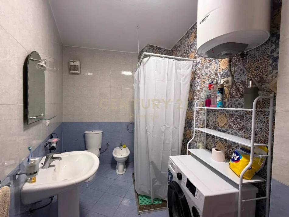 Tirane, jepet me qera apartament 1+1 Kati 1, 68 m² 600 € 