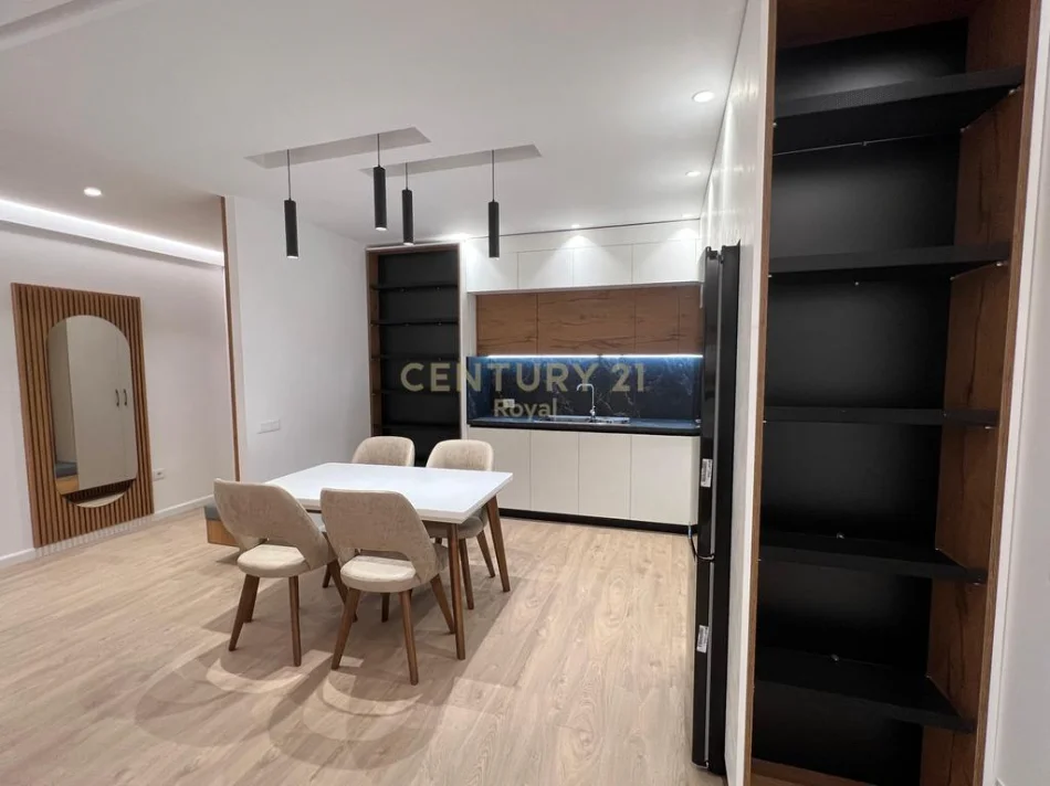 Tirane, jepet me qera apartament 2+1+Ballkon Kati 3, 120 m² 1.000 € (Zogu i Zi)