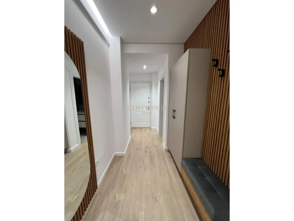 Tirane, jepet me qera apartament 2+1 Kati 3, 120 m² 1.000 € (Zogu i Zi ROYAL146503)