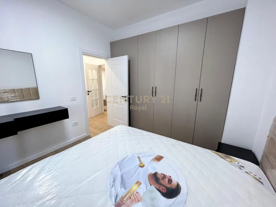 Tirane, jepet me qera apartament 2+1+Ballkon Kati 3, 120 m² 1.000 € (Zogu i Zi)