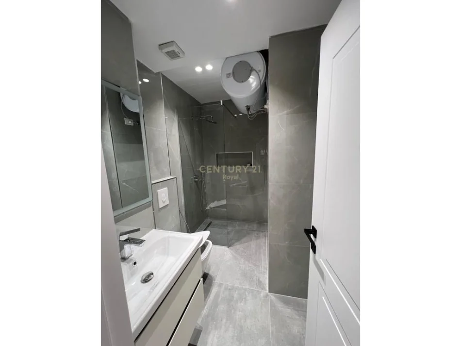 Tirane, jepet me qera apartament 2+1+Ballkon Kati 3, 120 m² 1.000 € (Zogu i Zi)