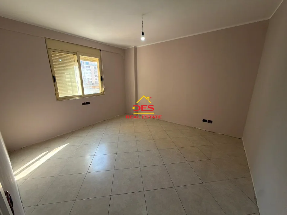 Vlore, shitet apartament 2+1+Ballkon Kati 4, 116 m² (Rruga Gjergj Arianiti)