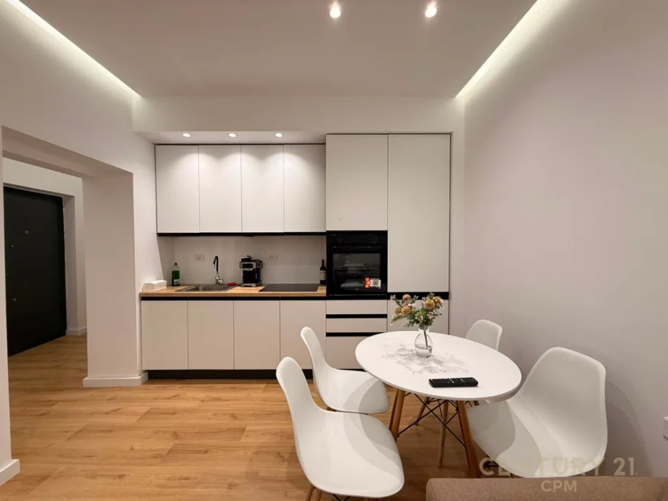 Tirane, jepet me qera apartament 1+1 Kati 1, 54 m² 650 € 
