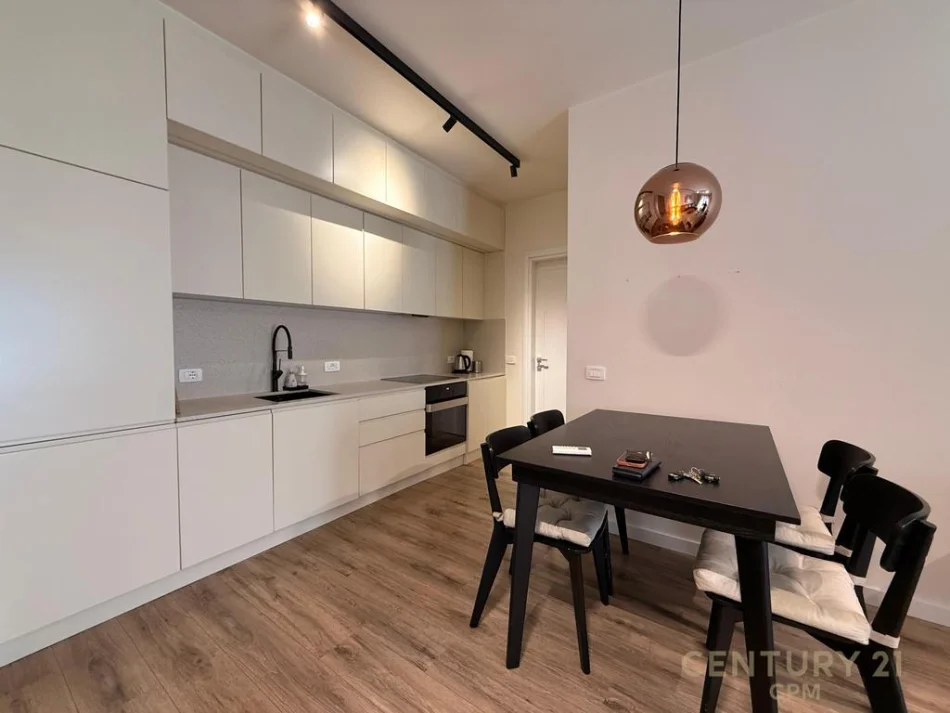 Tirane, jepet me qera apartament 1+1 Kati 1, 70 m² 770 € (Sauk bot146537)