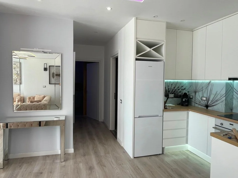 Tirane, jepet me qera apartament 2+1 Kati 4, 122 m² 1.200 € (Barrikada Select146532)