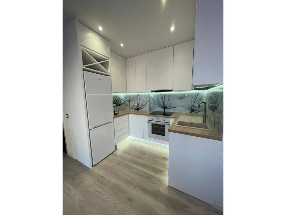 Tirane, jepet me qera apartament 2+1 Kati 4, 122 m² 1.200 € (Barrikada Select146532)