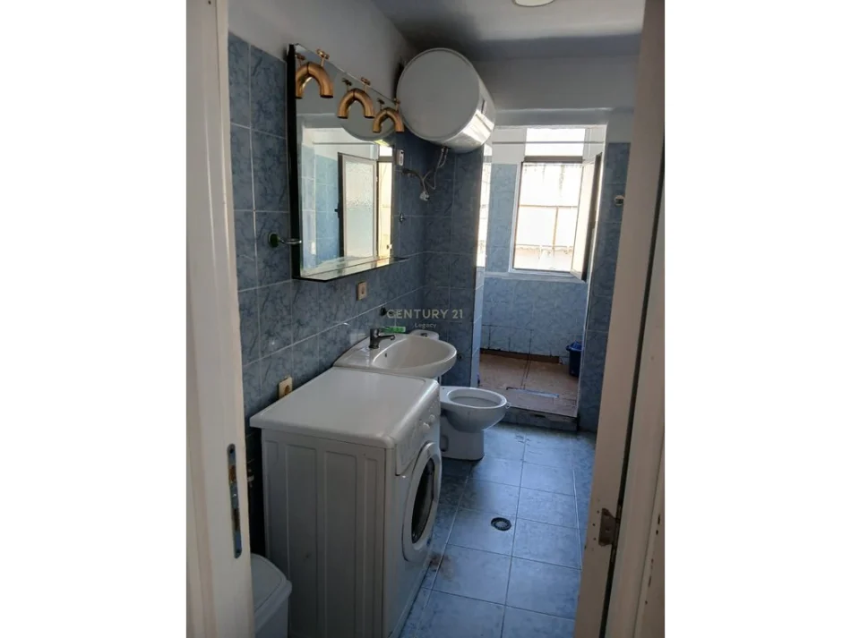 Tirane, jepet me qera apartament 1+1 Kati 5, 65 m² 600 € (Vasil Shanto Legacy146555)