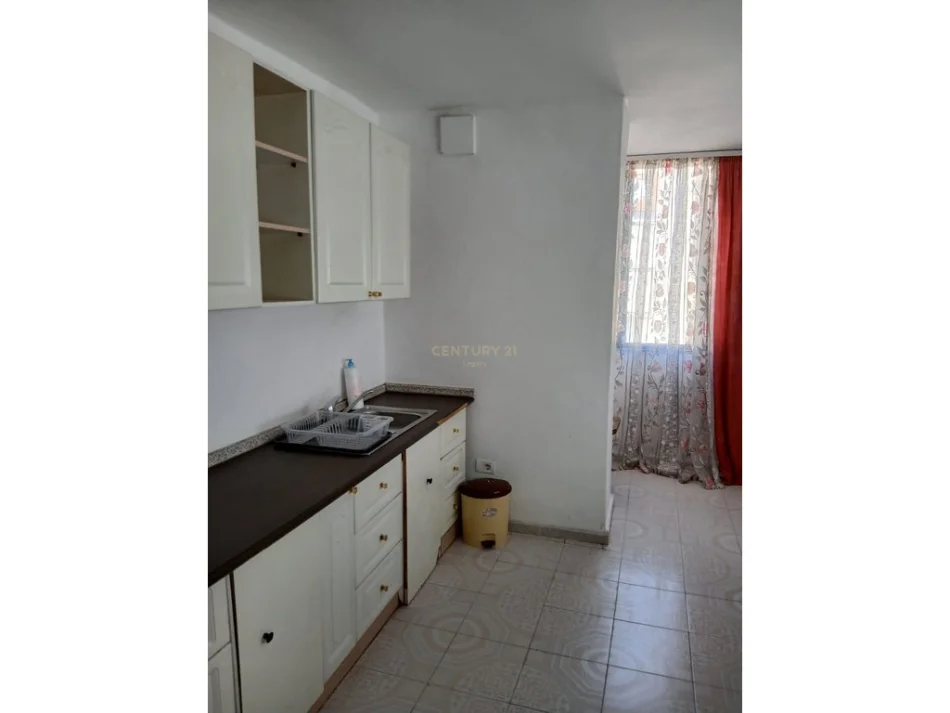 Tirane, jepet me qera apartament 1+1 Kati 5, 65 m² 600 € (Vasil Shanto Legacy146555)