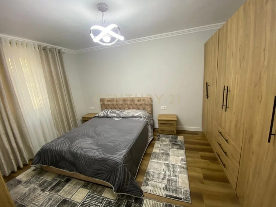 Tirane, jepet me qera apartament 2+1 Kati 1, 91 m² 1.000 € (Qender everest146567)