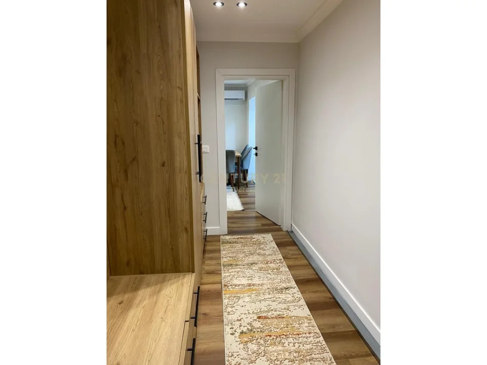 Tirane, jepet me qera apartament 2+1 Kati 1, 91 m² 1.000 € (Qender everest146567)