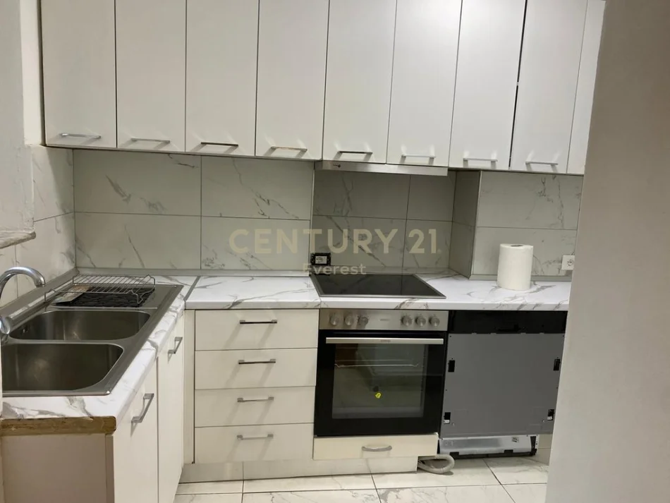 Tirane, jepet me qera apartament 2+1 Kati 1, 91 m² 1.000 € (Qender everest146567)