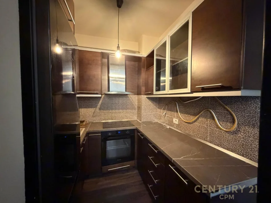 Tirane, jepet me qera apartament 1+1+Ballkon Kati 3, 68 m² 550 € (Liqeni i Thate)
