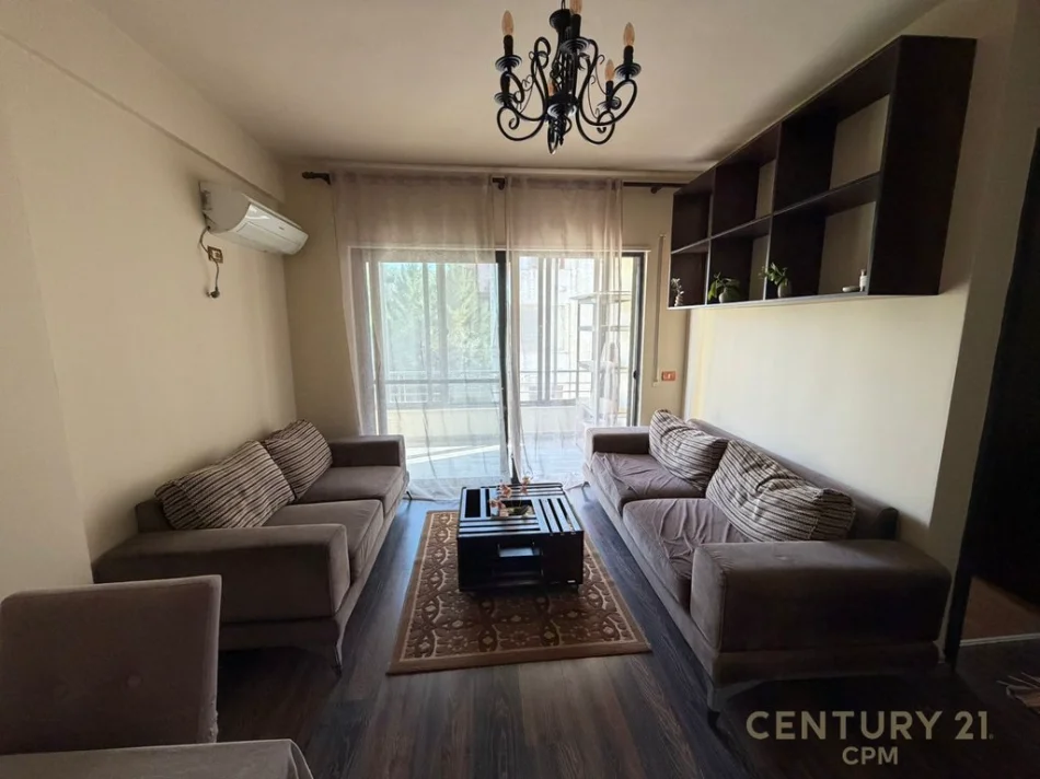 Tirane, jepet me qera apartament 1+1+Ballkon Kati 3, 68 m² 550 € (Liqeni i Thate)