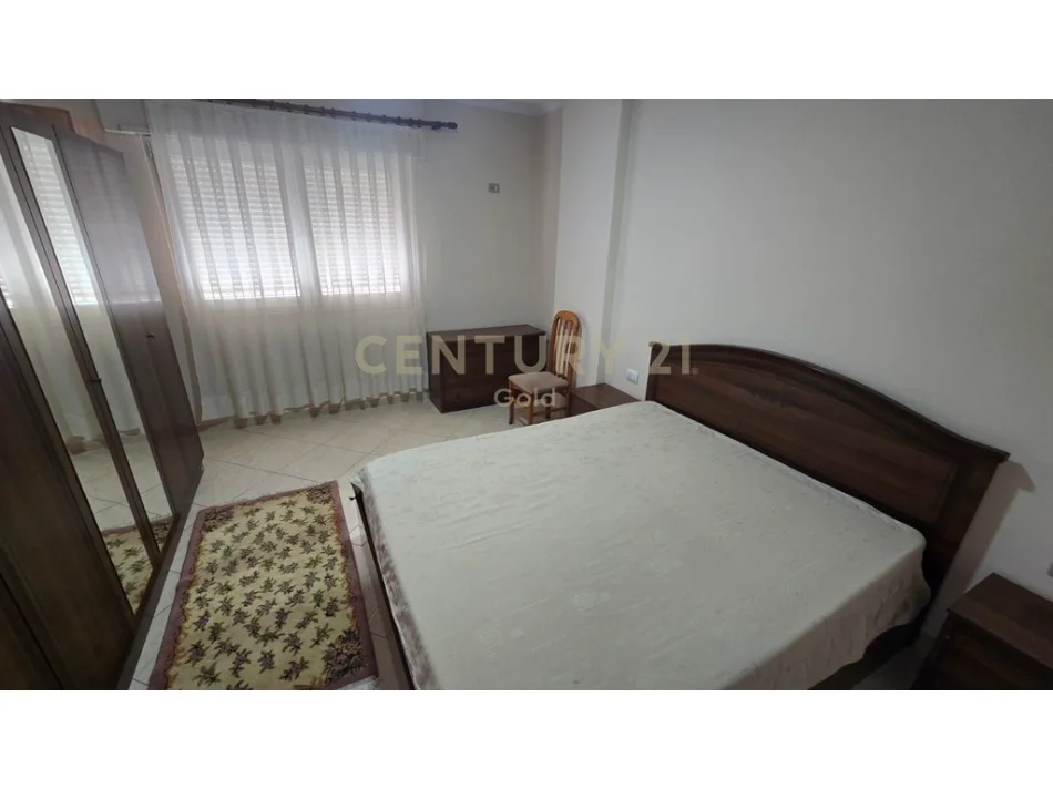 Tirane, jepet me qera apartament 1+1 Kati 4, 60 m² 500 € 