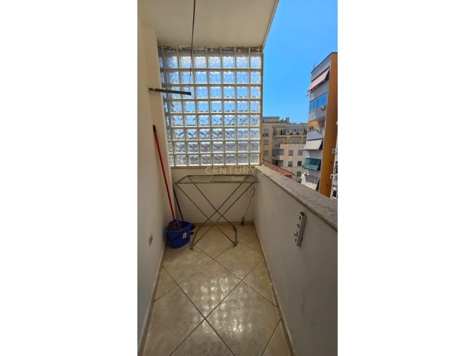 Tirane, jepet me qera apartament 1+1 Kati 4, 60 m² 500 € 
