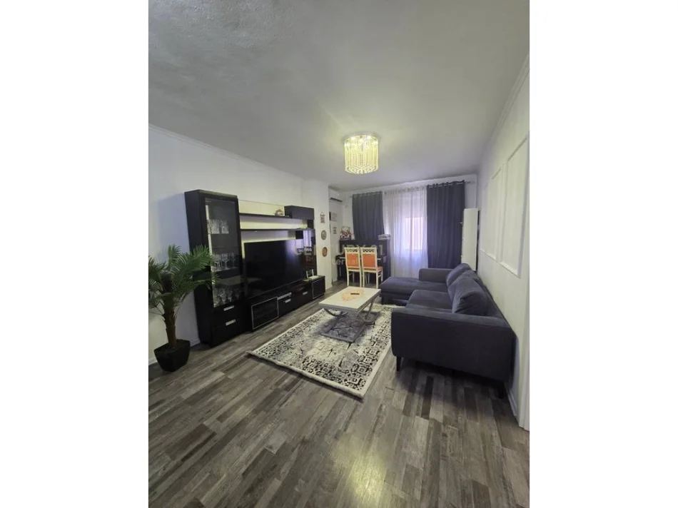Tirane, jepet me qera apartament 1+1+Ballkon Kati 6, 62 m² 700 € (Komuna e Parisit)