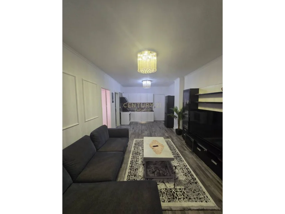 Tirane, jepet me qera apartament 1+1+Ballkon Kati 6, 62 m² 700 € (Komuna e Parisit)