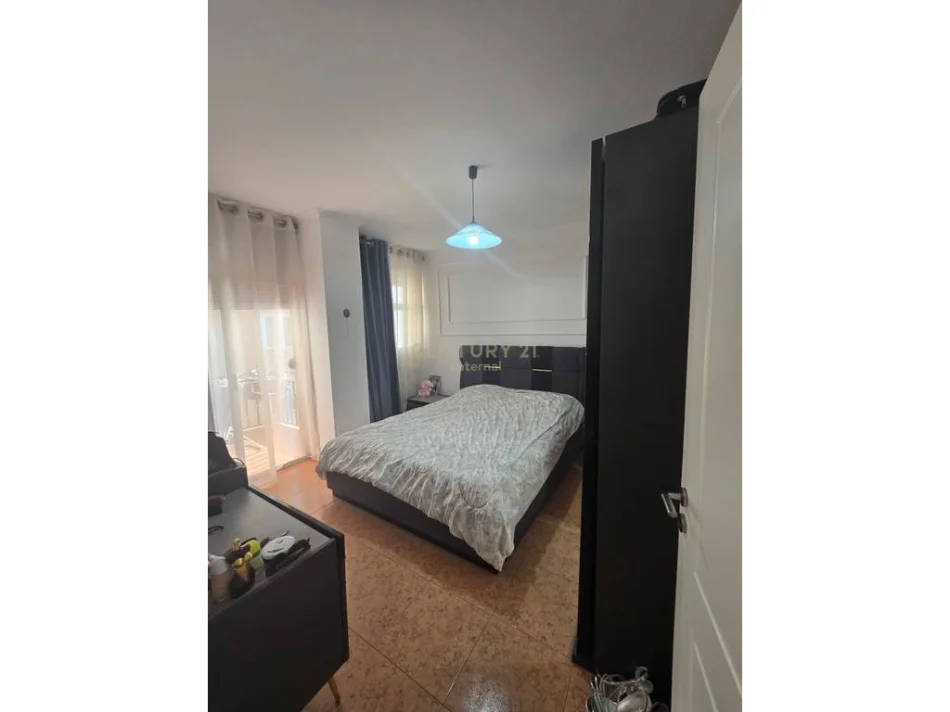 Tirane, jepet me qera apartament 1+1+Ballkon Kati 6, 62 m² 700 € (Komuna e Parisit)