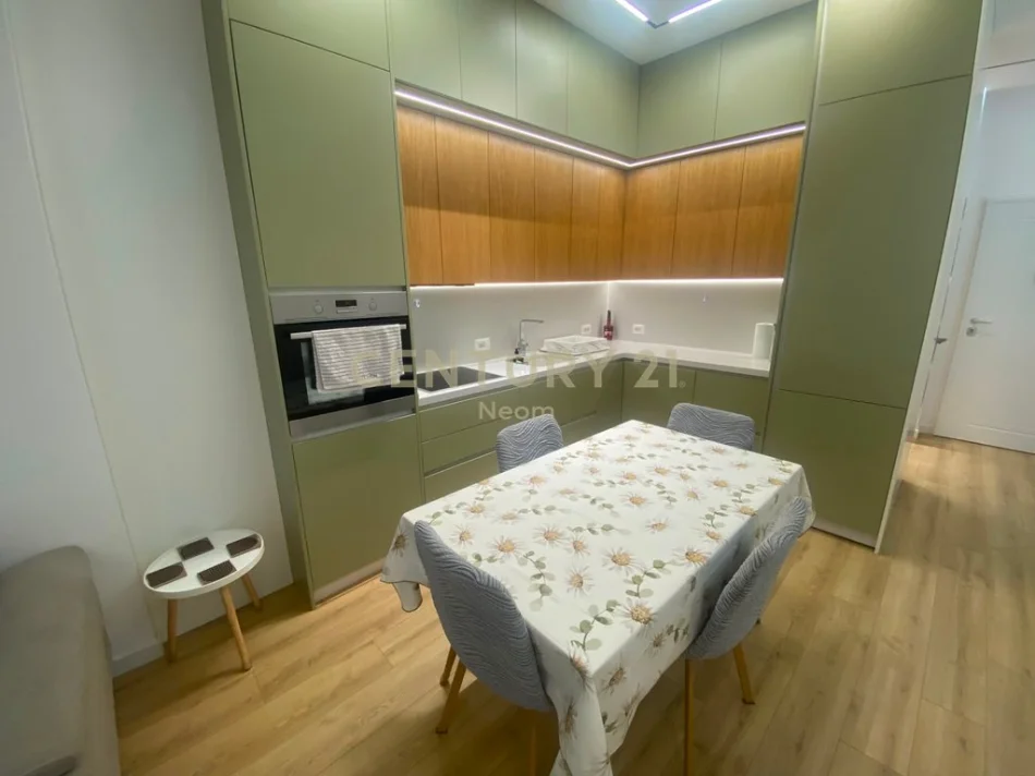 Tirane, jepet me qera apartament 2+1+Ballkon Kati 5, 102 m² 1.200 € (Kopshti Botanik)