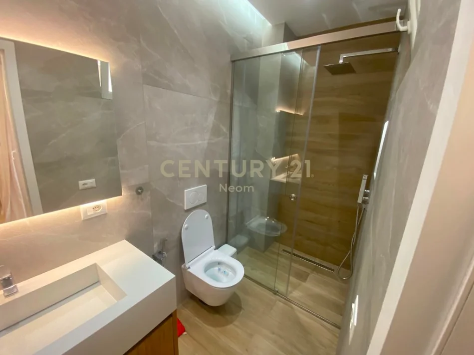 Tirane, jepet me qera apartament 2+1+Ballkon Kati 5, 102 m² 1.200 € (Kopshti Botanik)