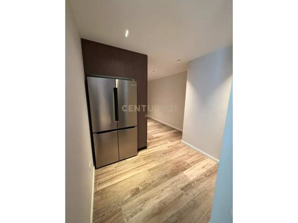 Tirane, jepet me qera apartament 2+1 Kati 6, 102 m²