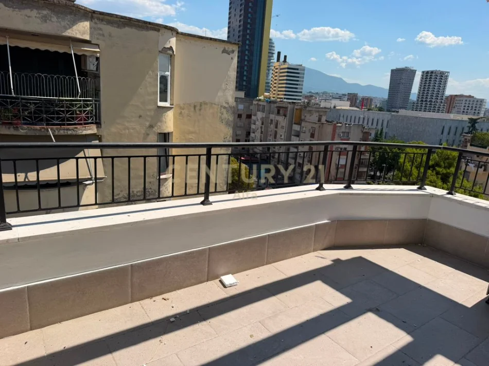 Tirane, jepet me qera apartament 2+1 Kati 6, 102 m²