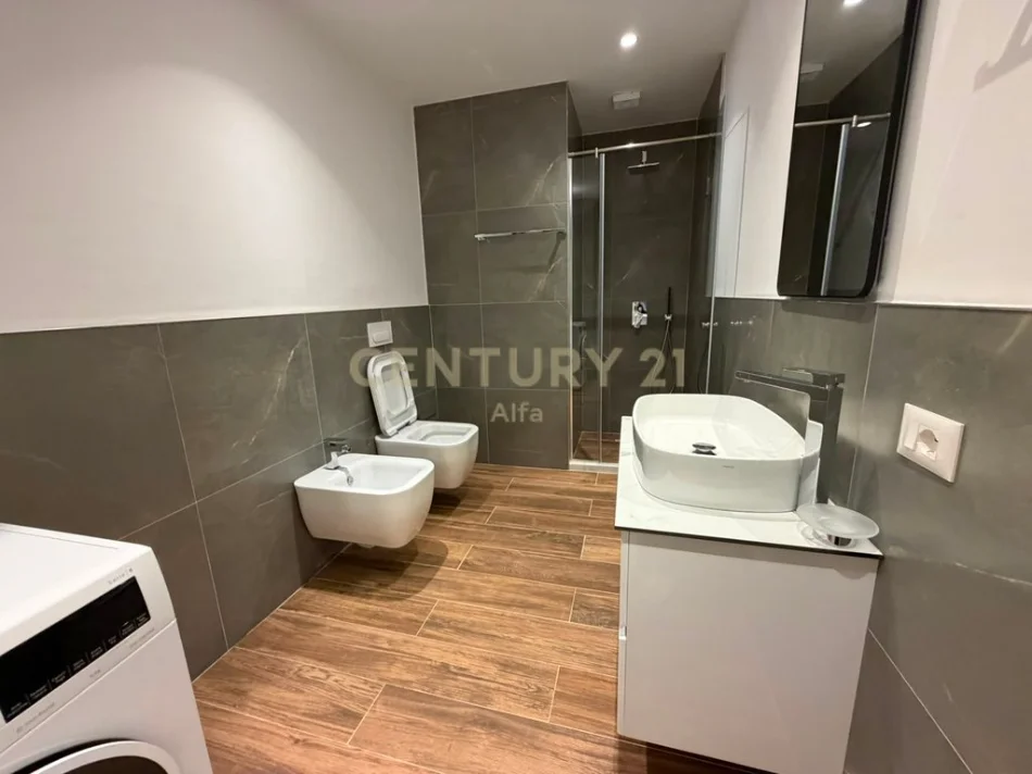 Tirane, jepet me qera apartament 2+1 Kati 6, 102 m²
