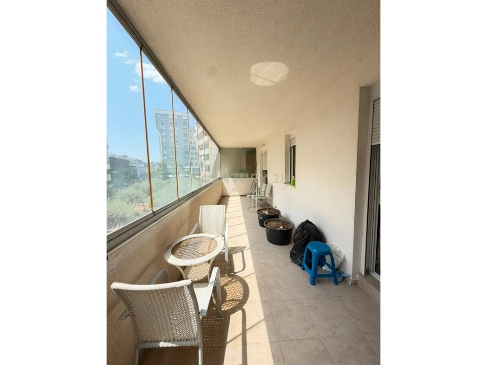 Tirane, jepet me qera apartament 1+1+Ballkon Kati 2, 91 m² 600 € (ish Parku)