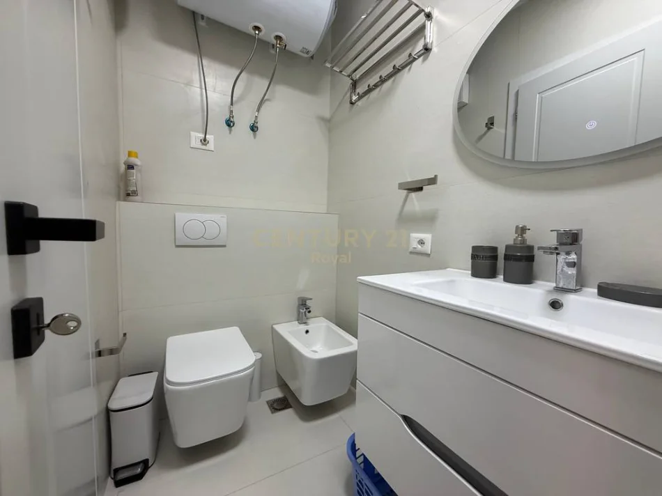 Tirane, jepet me qera apartament 1+1+Ballkon Kati 3, 65 m² 600 € 