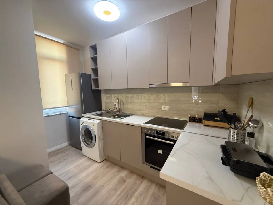 Tirane, jepet me qera apartament 1+1+Ballkon Kati 3, 65 m² 600 € 