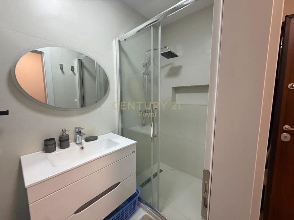Tirane, jepet me qera apartament 1+1+Ballkon Kati 3, 65 m² 600 € 