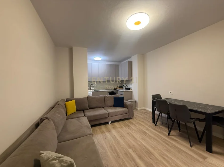 Tirane, jepet me qera apartament 1+1+Ballkon Kati 3, 65 m² 600 € 