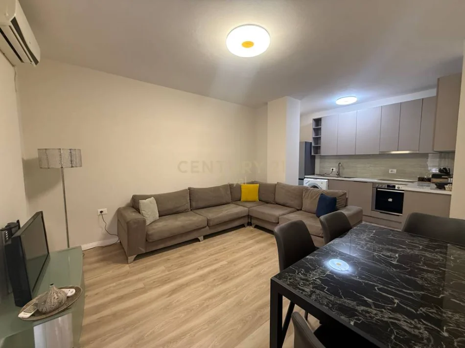Tirane, jepet me qera apartament 1+1+Ballkon Kati 3, 65 m² 600 € 