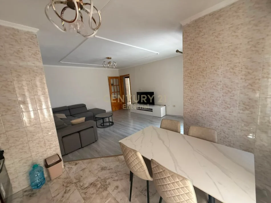 Tirane, jepet me qera apartament 2+1 Kati 1, 76 m² 600 € (laprake komplesi karavan)