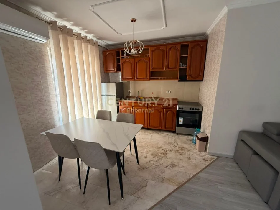 Tirane, jepet me qera apartament 2+1 Kati 1, 76 m² 600 € (laprake komplesi karavan)