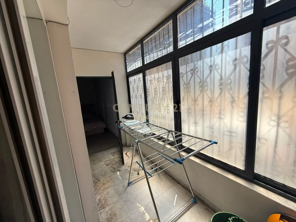 Tirane, jepet me qera apartament 2+1 Kati 1, 76 m² 600 € (laprake komplesi karavan)