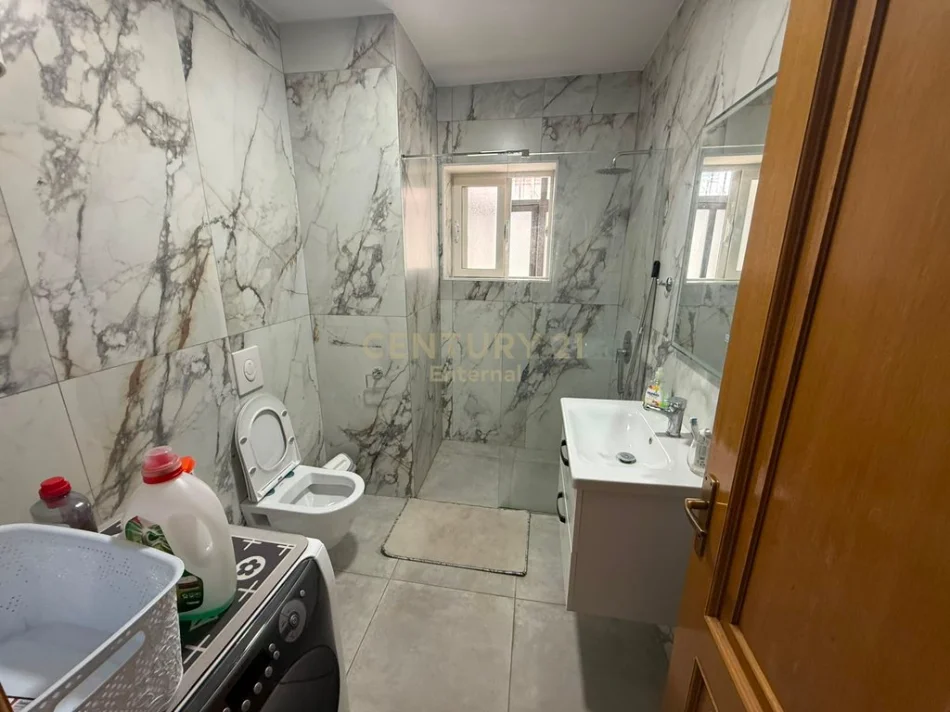 Tirane, jepet me qera apartament 2+1 Kati 1, 76 m² 600 € (laprake komplesi karavan)