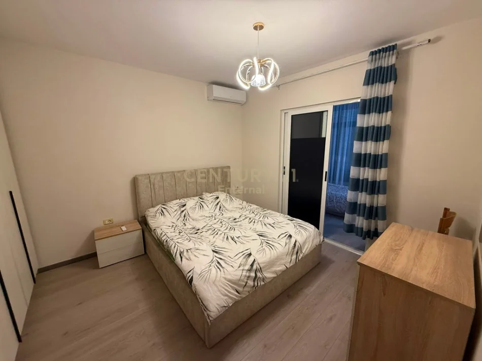 Tirane, jepet me qera apartament 2+1 Kati 1, 600 € (laprake komplesi karavan)
