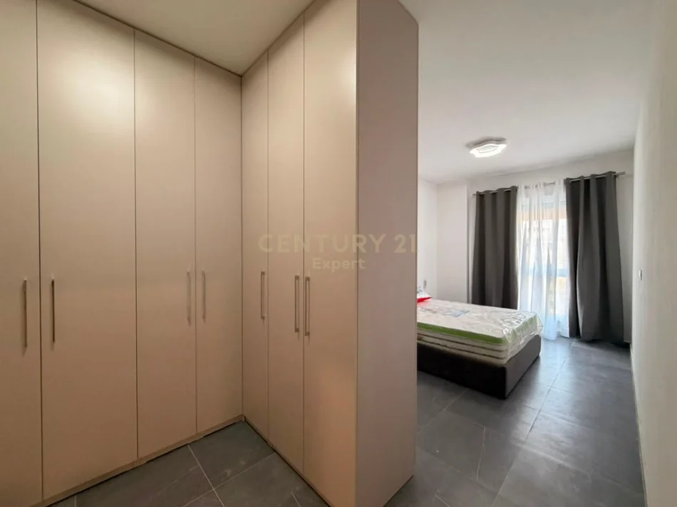 Tirane, jepet me qera apartament 2+1 Kati 1, 104 m² 680 € 