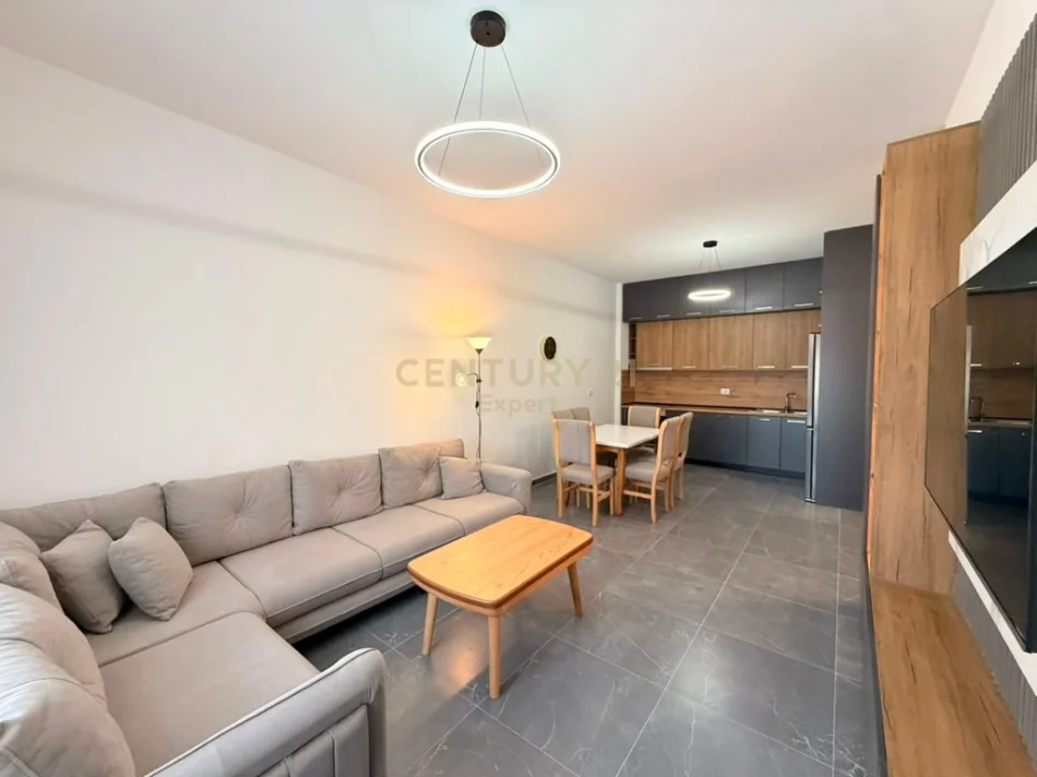 Tirane, jepet me qera apartament 2+1 Kati 1, 104 m² 680 € 