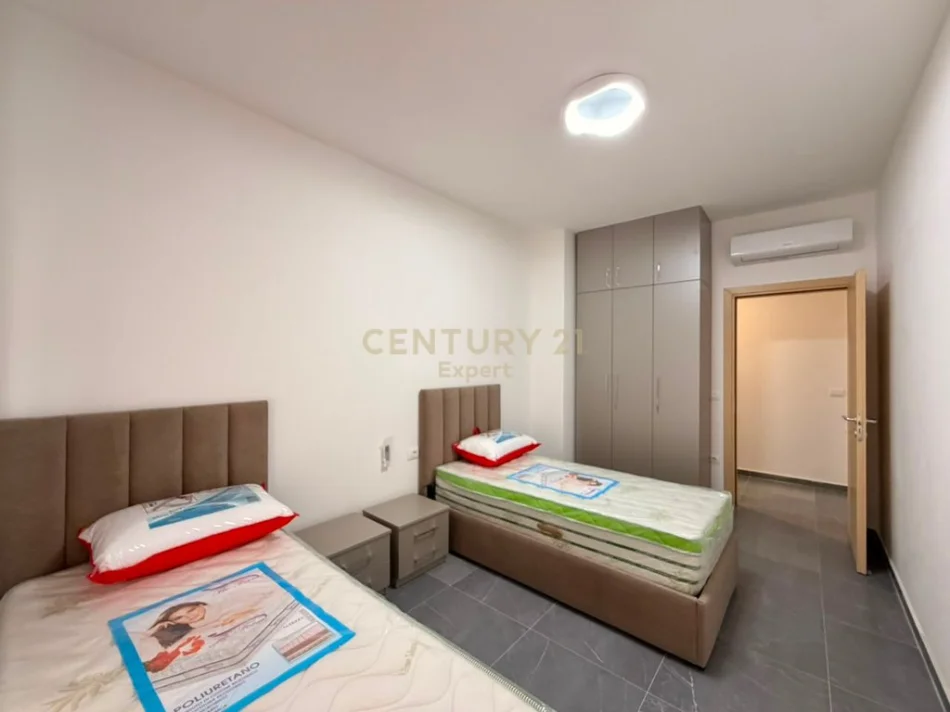 Tirane, jepet me qera apartament 2+1 Kati 1, 104 m² 680 € (5 maji tek uptown)