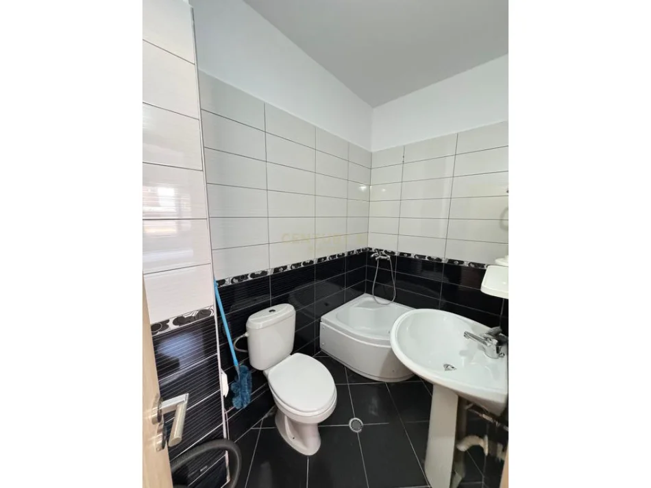 Tirane, jepet me qera apartament 1+1 Kati 7, 122 m² 550 € 