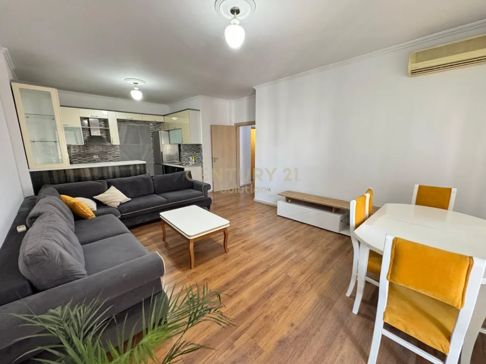 Tirane, jepet me qera apartament 1+1 Kati 7, 122 m² 550 € 