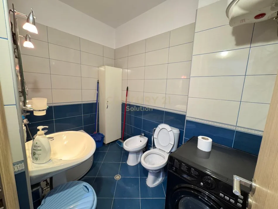 Tirane, jepet me qera apartament 1+1 Kati 7, 122 m² 550 € 