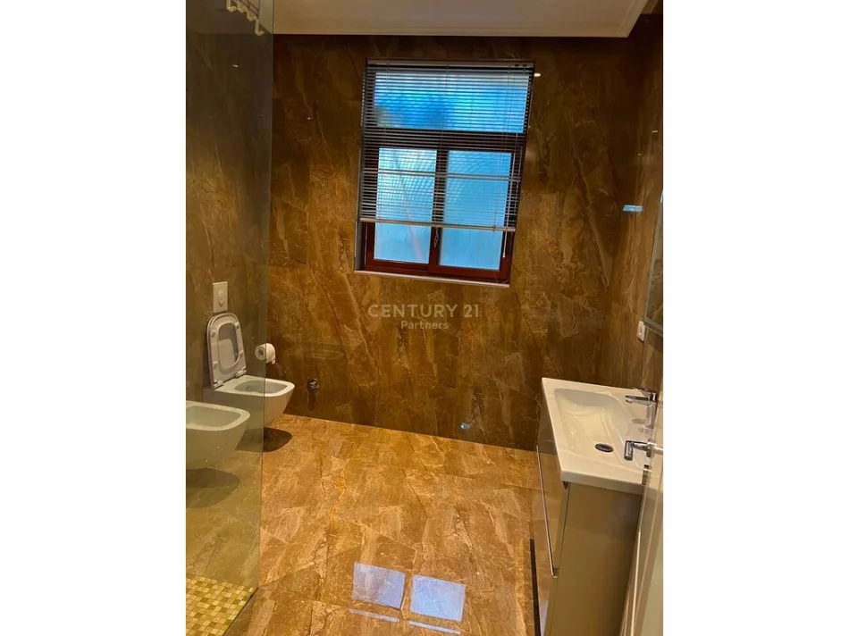 Tirane, jepet me qera 1+1 Kati 0, 75 m² 600 € (Perballe Delijorgjit)