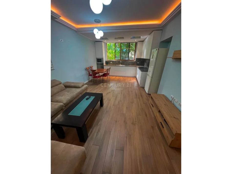 Tirane, jepet me qera 1+1 Kati 0, 75 m² 600 € (Perballe Delijorgjit)