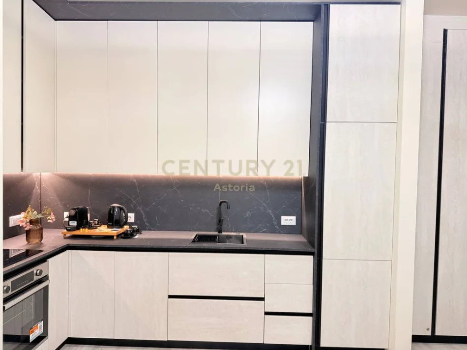 Tirane, jepet me qera apartament 1+1+Ballkon Kati 5, 80 m² 1.200 € (Kompleksi Delijorgji)