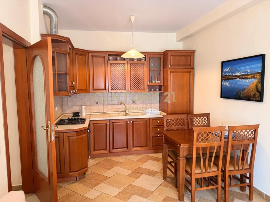 Tirane, jepet me qera apartament 2+1+Ballkon Kati 6, 90 m² 700 € (Zogu i Zi)